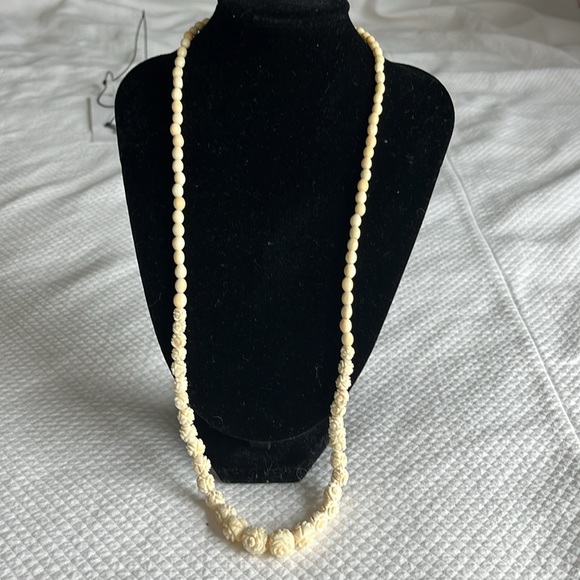 Chinese carved bone flower necklace. From Hawaii. - Picture 2 of 4